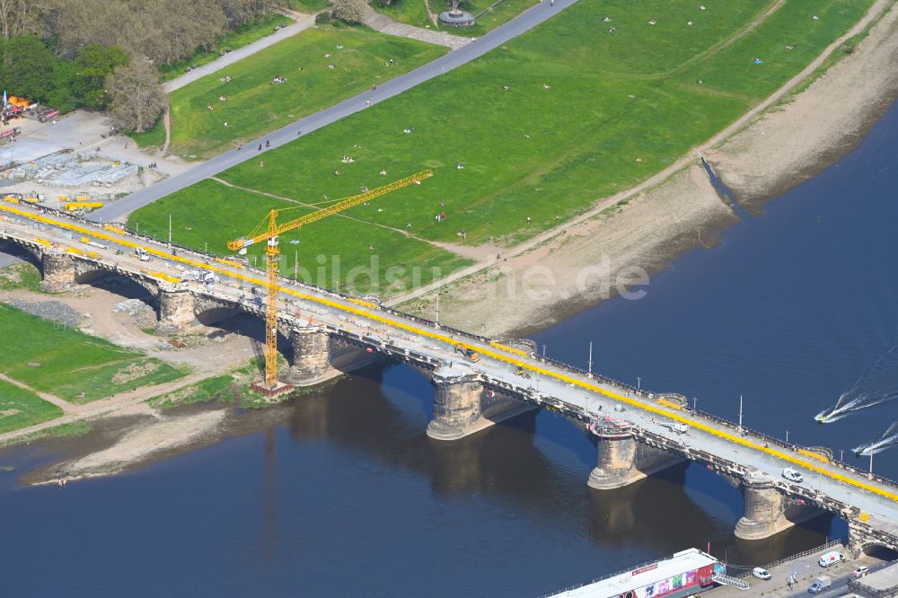 Dresden von oben - Straßen- Brückenbauwerk Augustusbrücke in Dresden im Bundesland Sachsen, Deutschland