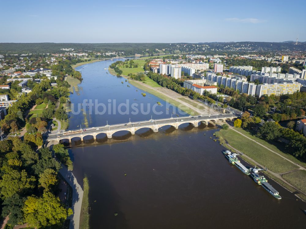 Luftaufnahme Dresden - Straßen- Brückenbauwerk Augustusbrücke in Dresden im Bundesland Sachsen, Deutschland