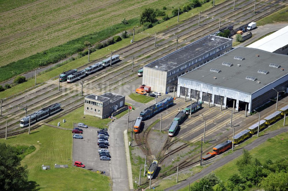 Luftaufnahme Magdeburg - Straßenbahndepot am Deichwall im Gewerbegebiet Nord Magdeburg