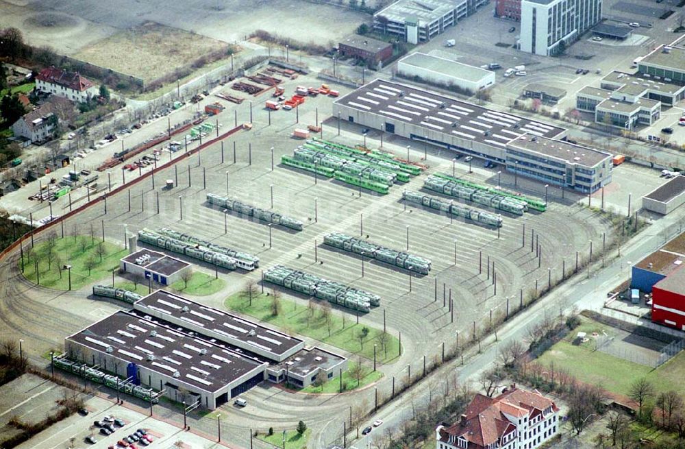 Luftaufnahme Hannover - Straßenbahndepot der üstra Hannoversche Verkehrsbetriebe AG Stabsbereich Public Relations,Postfach 25 40,30025 Hannover Telefon (05 11) 16 68-0,Telefax (05 11) 16 68-26 66 Udo Iwannek ,Tel