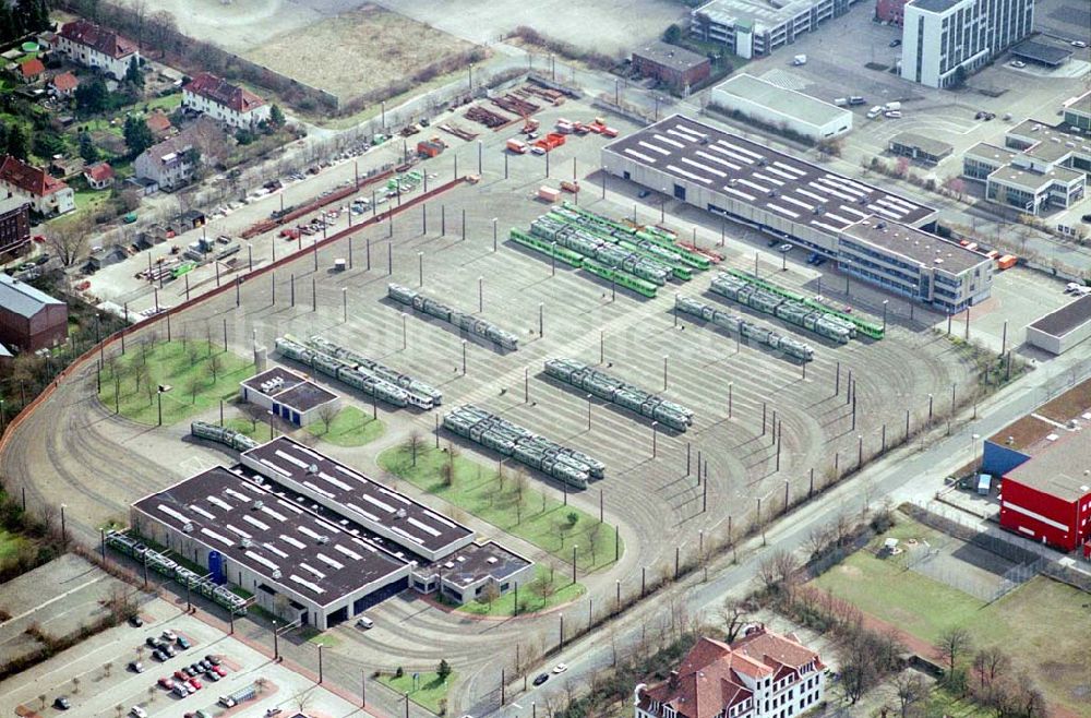 Hannover von oben - Straßenbahndepot der üstra Hannoversche Verkehrsbetriebe AG Stabsbereich Public Relations,Postfach 25 40,30025 Hannover Telefon (05 11) 16 68-0,Telefax (05 11) 16 68-26 66 Udo Iwannek ,Tel