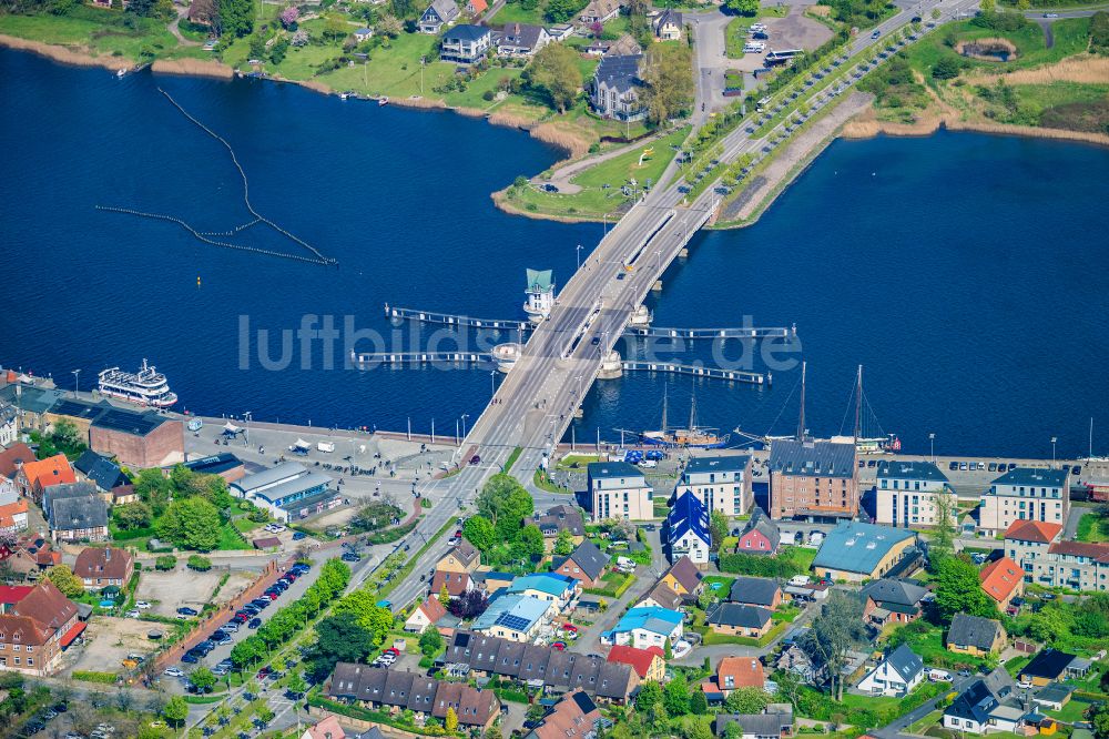 Kappeln von oben - Straßenbrücke über die Schlei in Kappeln im Bundesland Schleswig-Holstein, Deutschland