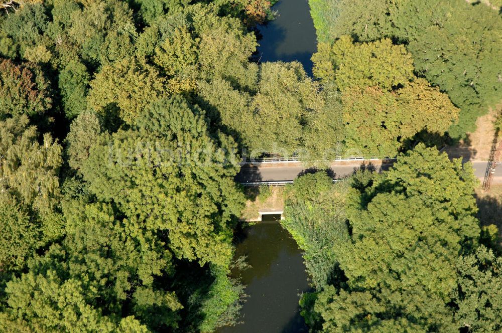 Luftbild Zerben - Straßenbrücke über den Zerbener Altarm