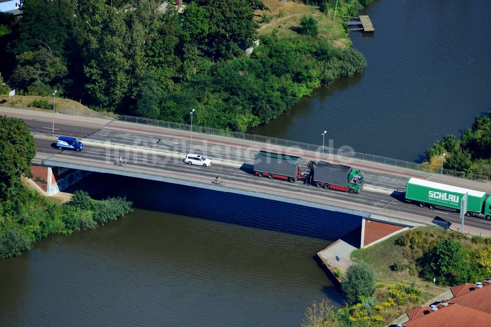 Luftbild Genthin - Straßenbrücke Genthiner Brücke im Bundesland Sachsen-Anhalt