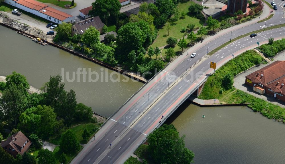 Luftbild Genthin - Straßenbrücke Genthiner Brücke im Bundesland Sachsen-Anhalt