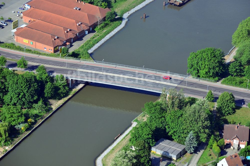 Genthin aus der Vogelperspektive: Straßenbrücke Genthiner Brücke im Bundesland Sachsen-Anhalt