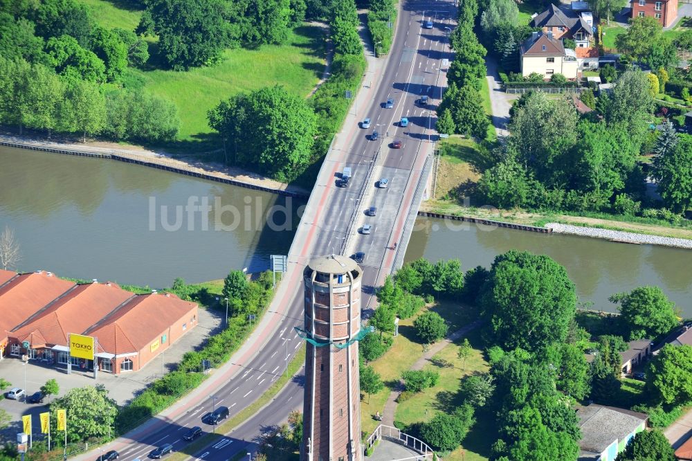 Genthin von oben - Straßenbrücke Genthiner Brücke im Bundesland Sachsen-Anhalt