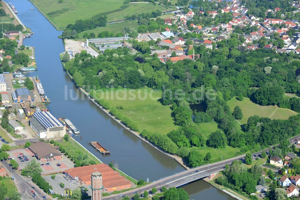 Luftaufnahme Genthin - Straßenbrücke Genthiner Brücke im Bundesland Sachsen-Anhalt