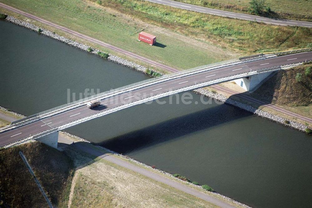 Hohenwarthe aus der Vogelperspektive: Straßenbrücke Hohenwarthe-Niegripp