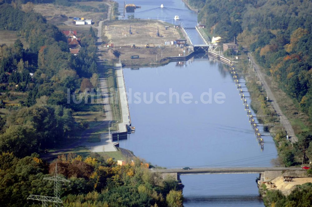 Wusterwitz aus der Vogelperspektive: Strassenbrücke und Schleuse Wusterwitz