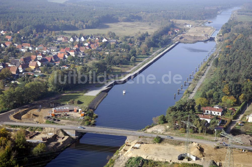 Wusterwitz aus der Vogelperspektive: Strassenbrücke und Schleuse Wusterwitz