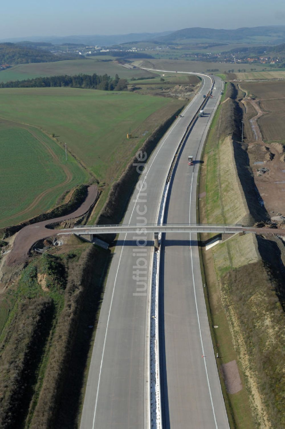 Neukirchen von oben - Strassenbrücke südlich von Neukirchen an der A4