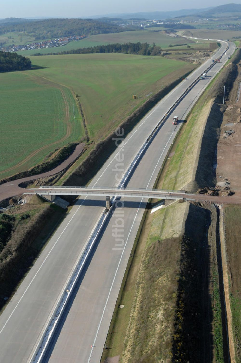 Neukirchen aus der Vogelperspektive: Strassenbrücke südlich von Neukirchen an der A4