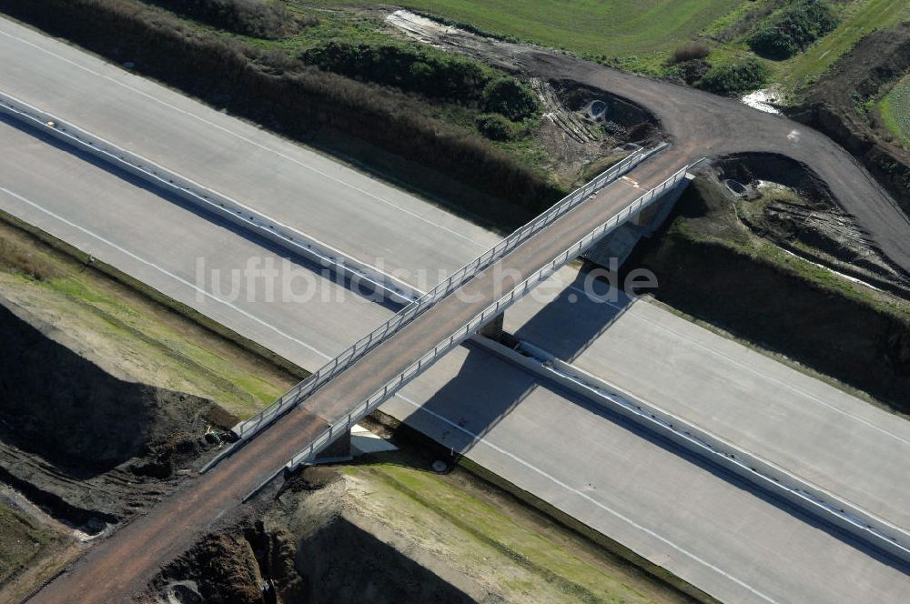 Neukirchen von oben - Strassenbrücke südlich von Neukirchen an der A4