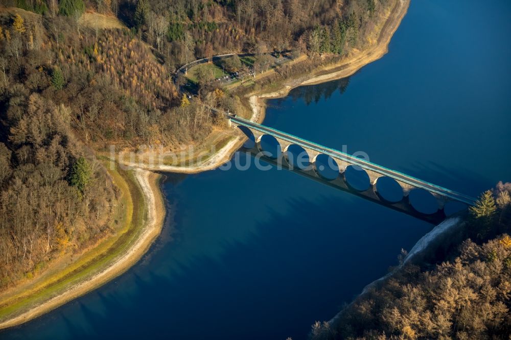 Luftaufnahme Lüdenscheid - Straßenbrücke L649 der Versetalsperre in Lüdenscheid im Bundesland Nordrhein-Westfalen, Deutschland