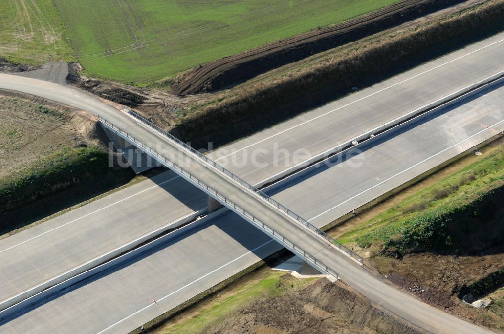 Neukirchen von oben - Strassenbrücke zwischen Hötzelsroda und Neukirchen an der A4