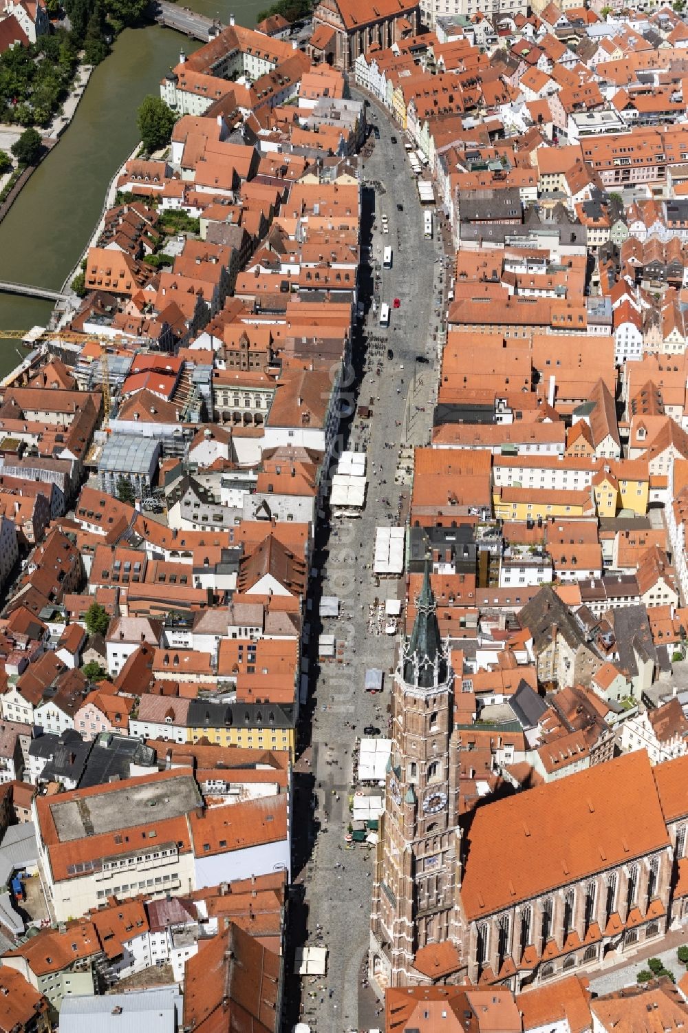 Landshut aus der Vogelperspektive: Straßenführung in der Altstadt in Landshut im Bundesland Bayern, Deutschland