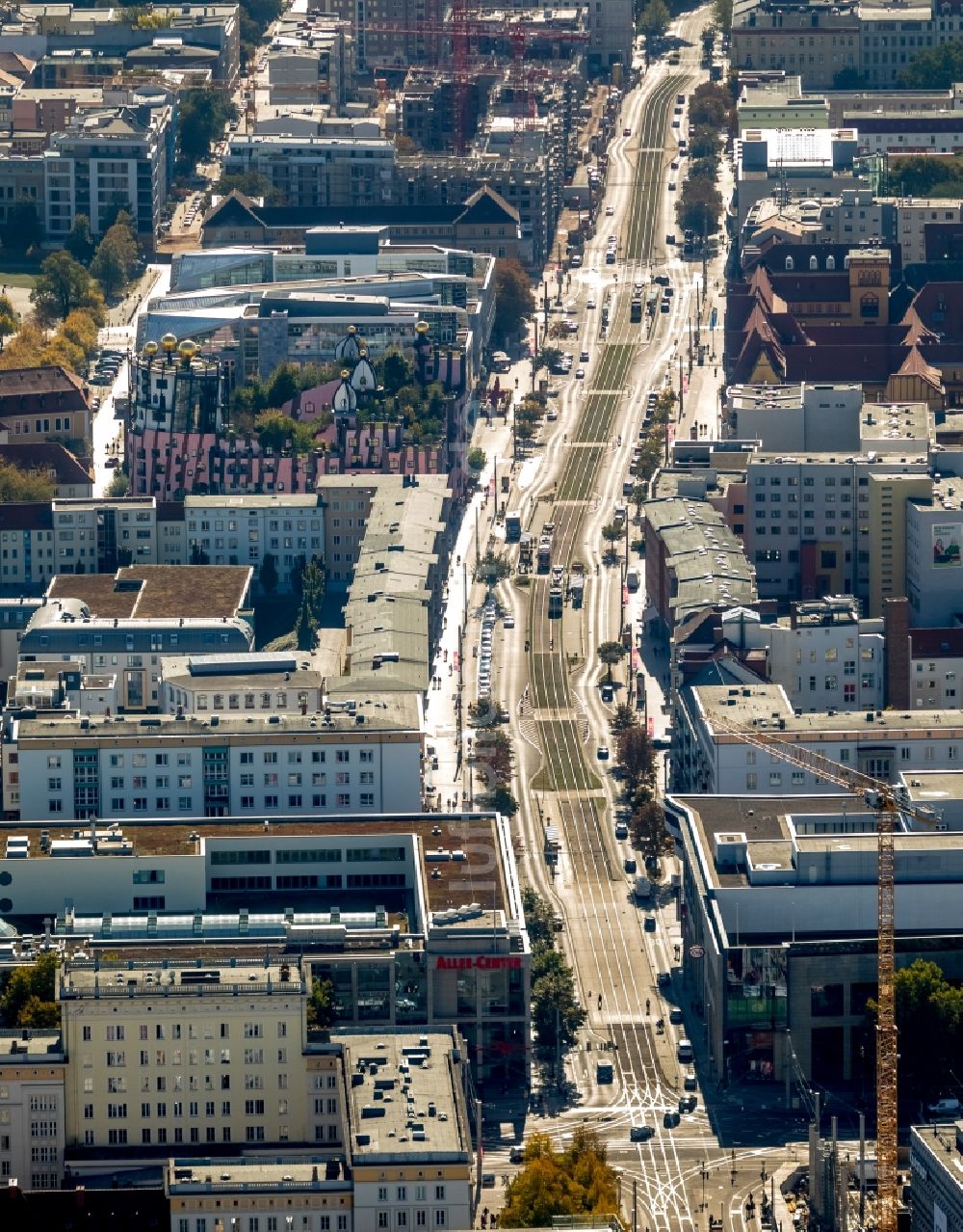 Luftaufnahme Magdeburg - Straßenführung der bekannten Flaniermeile und Einkaufsstraße Breiter Weg in Magdeburg im Bundesland Sachsen-Anhalt, Deutschland