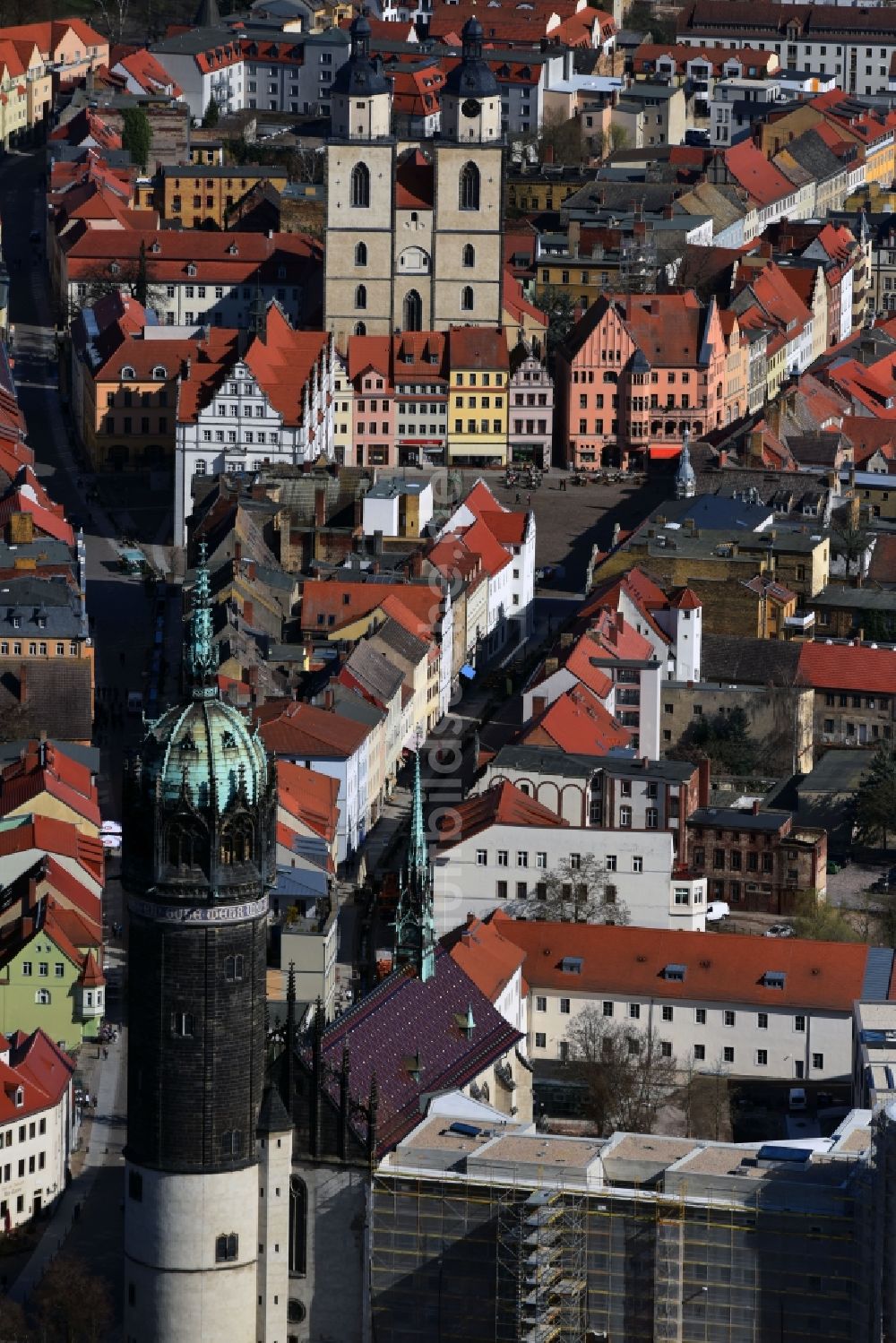 Luftbild Lutherstadt Wittenberg - Straßenführung der bekannten Flaniermeile und Einkaufsstraße Coswiger Straße - Markt - Schlosstraße - Collegienstraße in Lutherstadt Wittenberg im Bundesland Sachsen-Anhalt