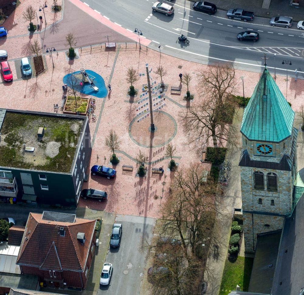 Bottrop aus der Vogelperspektive: Straßenführung der bekannten Flaniermeile und Einkaufsstraße Hauptstraße im Ortsteil Kirchhellen in Bottrop im Bundesland Nordrhein-Westfalen