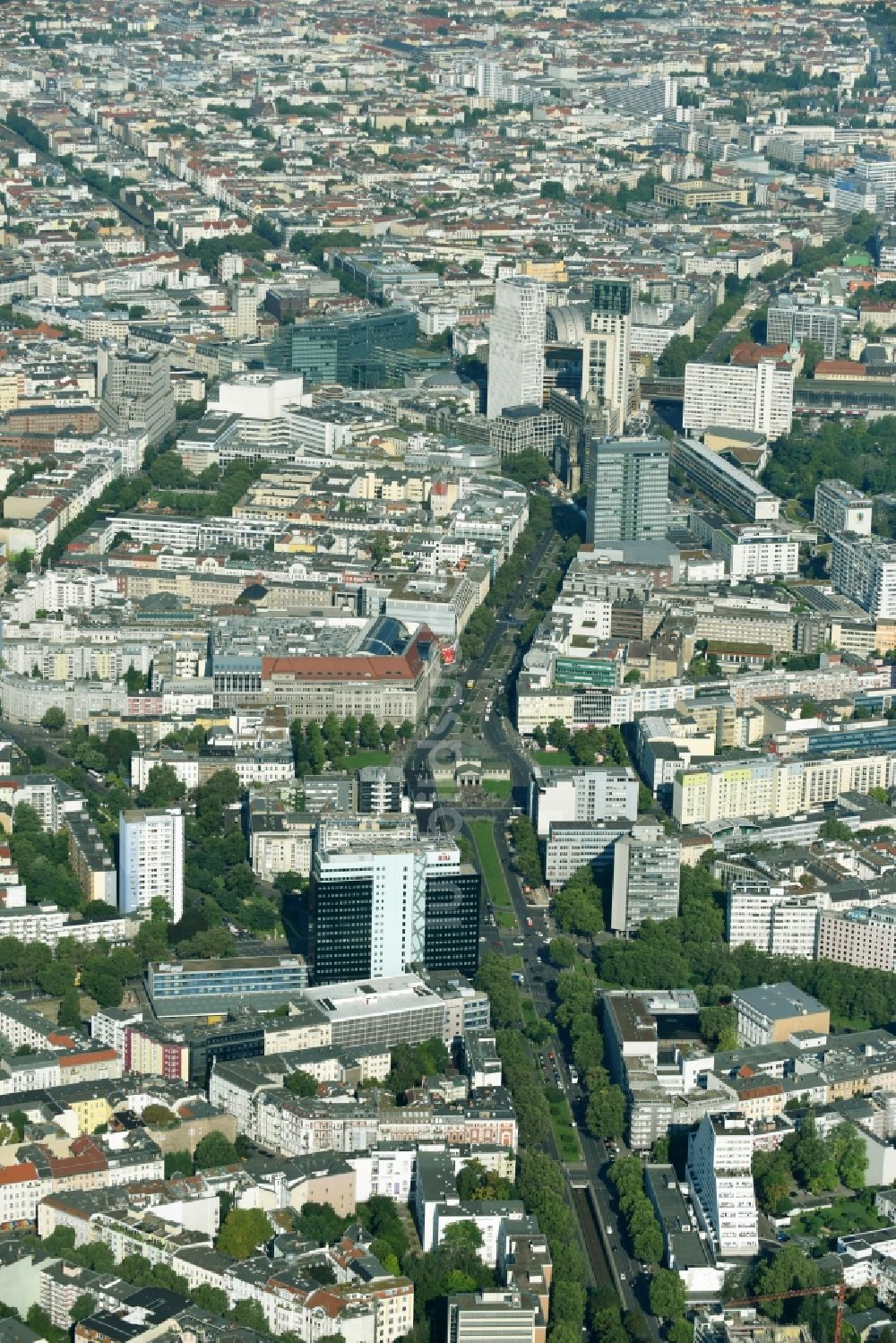 Luftaufnahme Berlin - Straßenführung der bekannten Flaniermeile und Einkaufsstraße Kleiststraße - Wittenbergplatz - Tauentzienstraße im Ortsteil Tempelhof-Schöneberg in Berlin, Deutschland