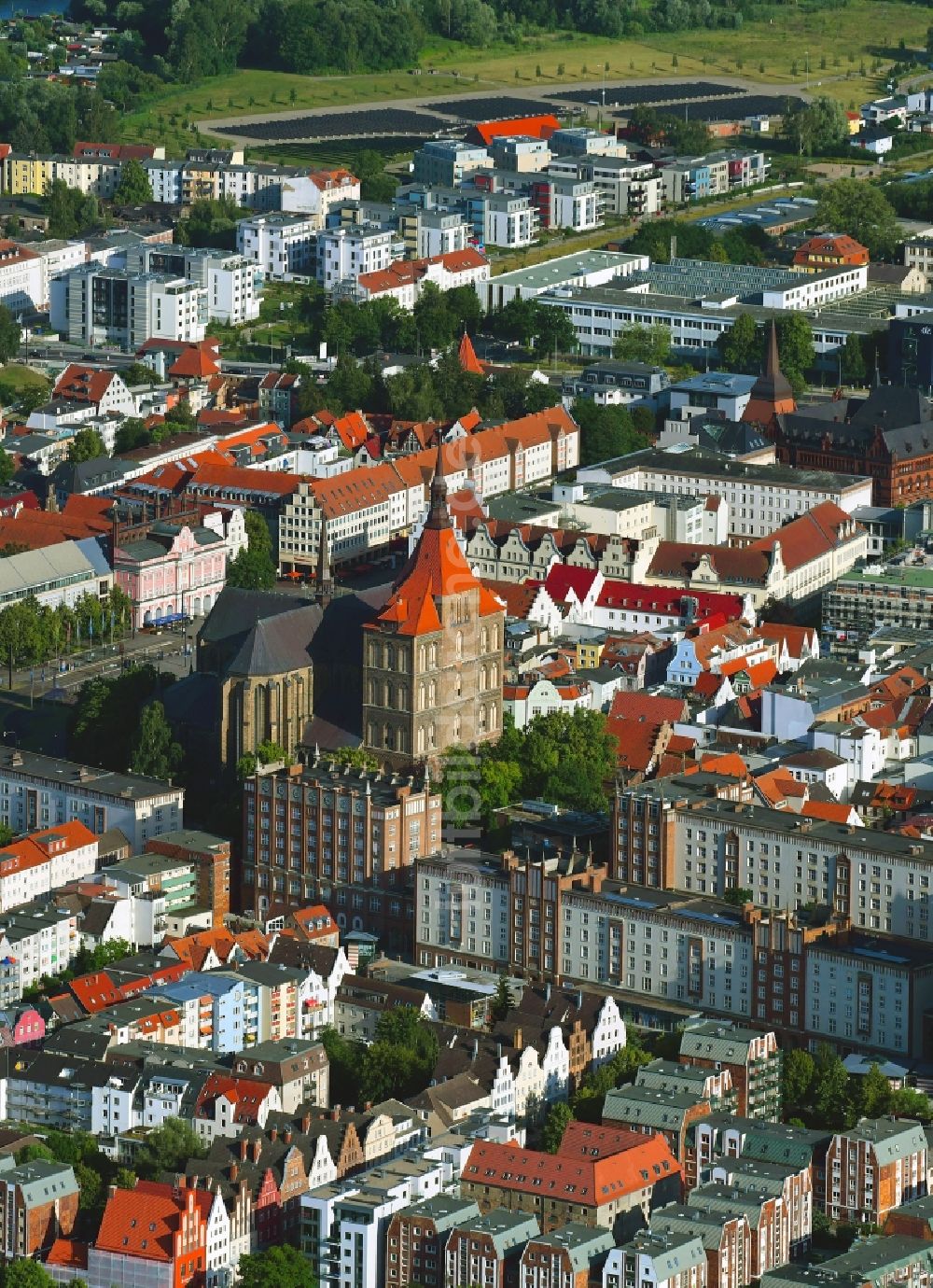 Luftbild Rostock - Straßenführung der bekannten Flaniermeile und Einkaufsstraße Lange Straße im Ortsteil Stadtmitte in Rostock im Bundesland Mecklenburg-Vorpommern, Deutschland