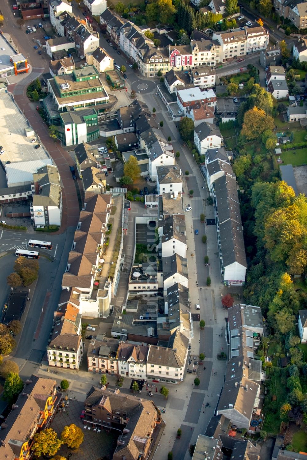 Ennepetal aus der Vogelperspektive: Straßenführung der bekannten Flaniermeile und Einkaufsstraße Neustraße in Ennepetal im Bundesland Nordrhein-Westfalen