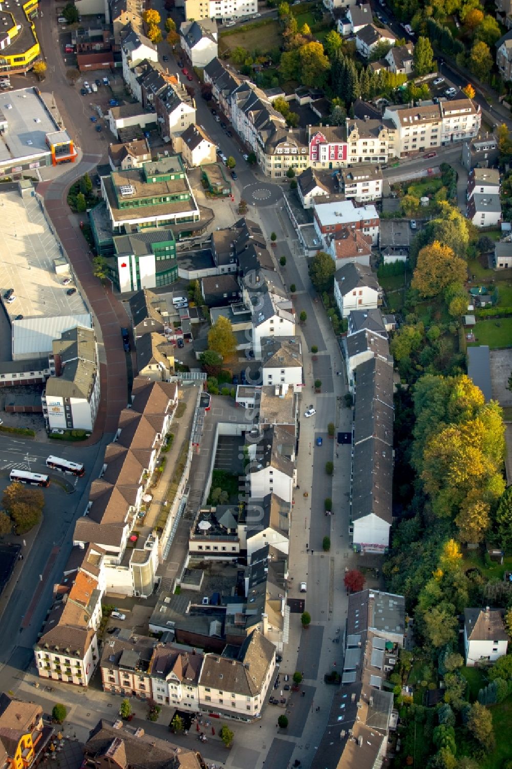 Luftbild Ennepetal - Straßenführung der bekannten Flaniermeile und Einkaufsstraße Neustraße in Ennepetal im Bundesland Nordrhein-Westfalen