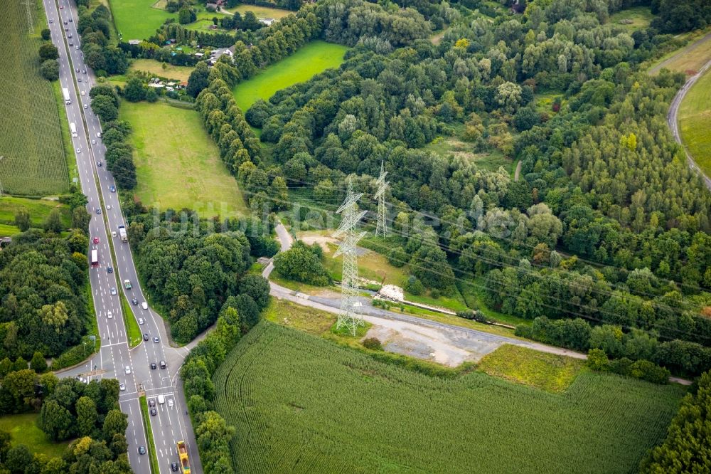 Luftaufnahme Gladbeck - Straßenführung der Essener Str. über der Boye mit angrenzenden Feld- und Waldgebieten in Gladbeck im Bundesland Nordrhein-Westfalen - NRW, Deutschland