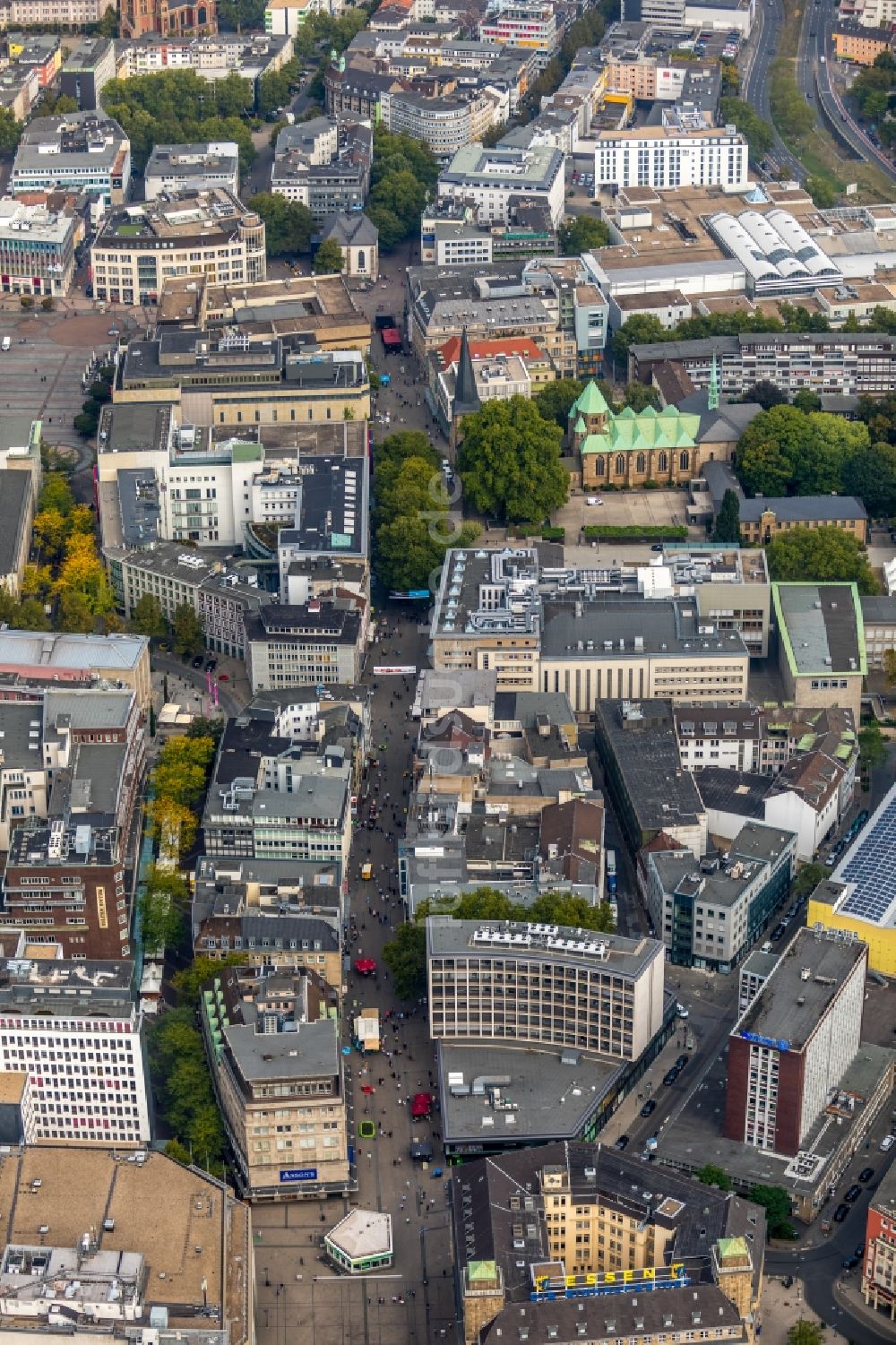 Luftaufnahme Essen - Straßenführung der Flaniermeile und Einkaufsstraße Kettwiger Straße in Essen im Bundesland Nordrhein-Westfalen, Deutschland