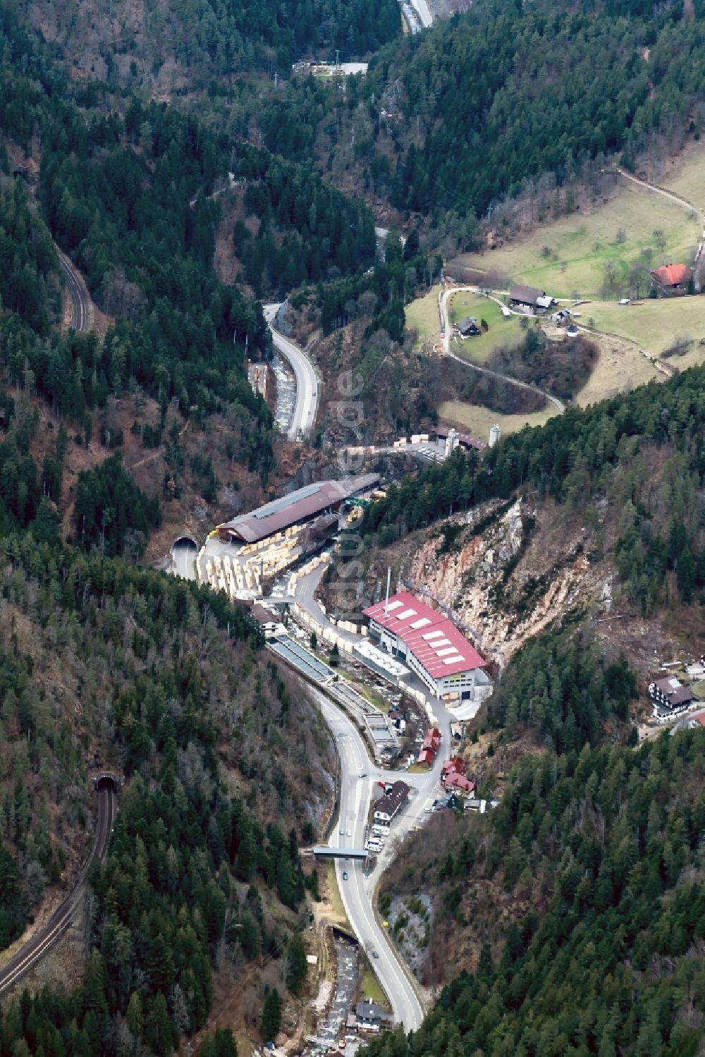 Luftaufnahme Triberg - Straßenführung um Gutachtal in Triberg im Bundesland Baden-Württemberg, Deutschland