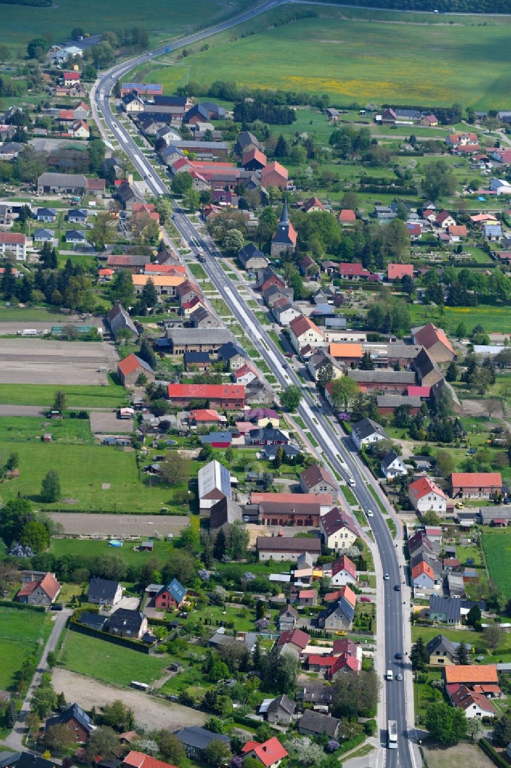 Luftaufnahme Dabergotz - Straßenführung der Hauptstraße in Dabergotz im Bundesland Brandenburg, Deutschland