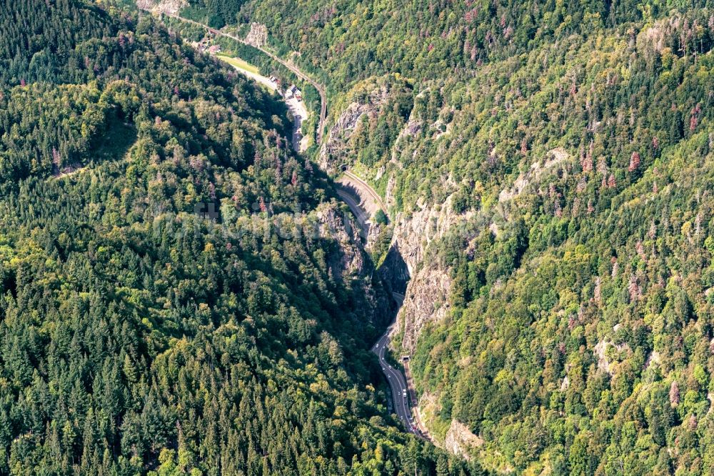 Luftaufnahme Buchenbach - Straßenführung der B31 im Höllental bei Freiburg in Buchenbach im Bundesland Baden-Württemberg, Deutschland