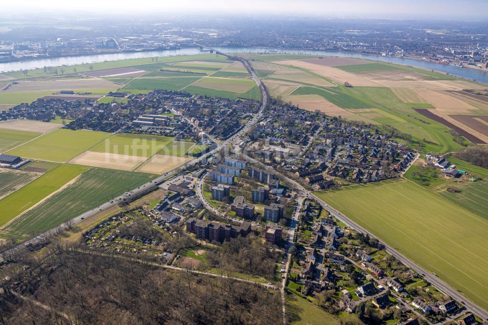 Luftaufnahme Duisburg - Straßenführung der Krefelder Straße im Ortsteil Mündelheim in Duisburg im Bundesland Nordrhein-Westfalen, Deutschland