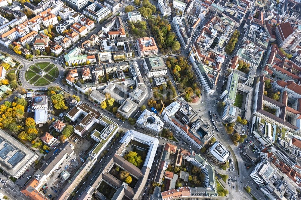 München aus der Vogelperspektive: Straßenführung Max-Josepf-Straße Richtung Maximiliansplatz und Barer Straße Richtung Lenbachplatz in München im Bundesland Bayern, Deutschland