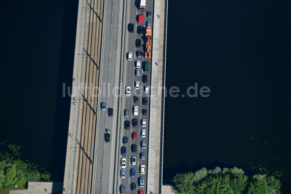 Luftaufnahme Potsdam - Straßenführung der Nuthestraße über die Humboldtbrücke in Potsdam im Bundesland Brandenburg, Deutschland