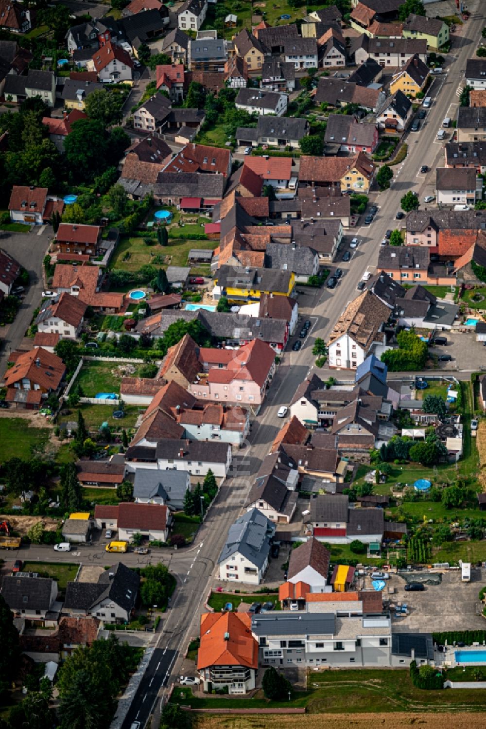 Luftaufnahme Orschweier - Straßenführung Ortsdurchfahrt in Orschweier im Bundesland Baden-Württemberg, Deutschland