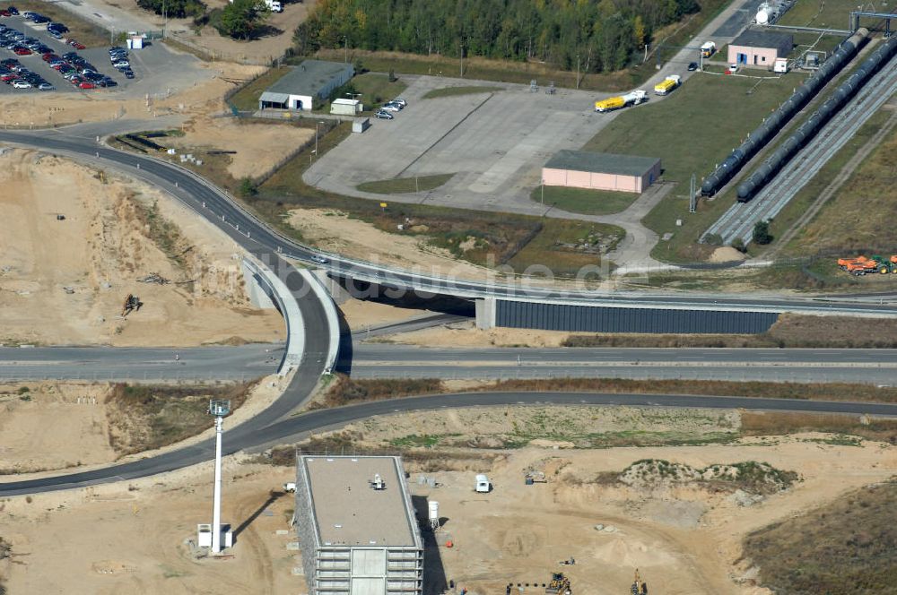 Luftbild Schönefeld - Straßenführung zum Flughafen Berlin-Schönefeld BBI (SXF) im Nordosten