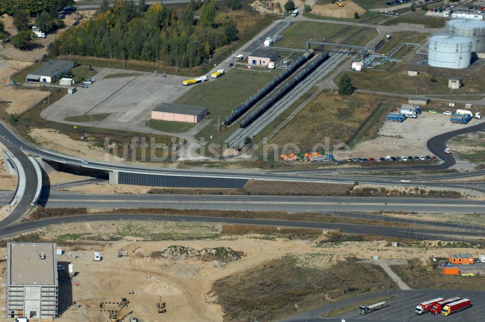 Luftaufnahme Schönefeld - Straßenführung zum Flughafen Berlin-Schönefeld BBI (SXF) im Nordosten