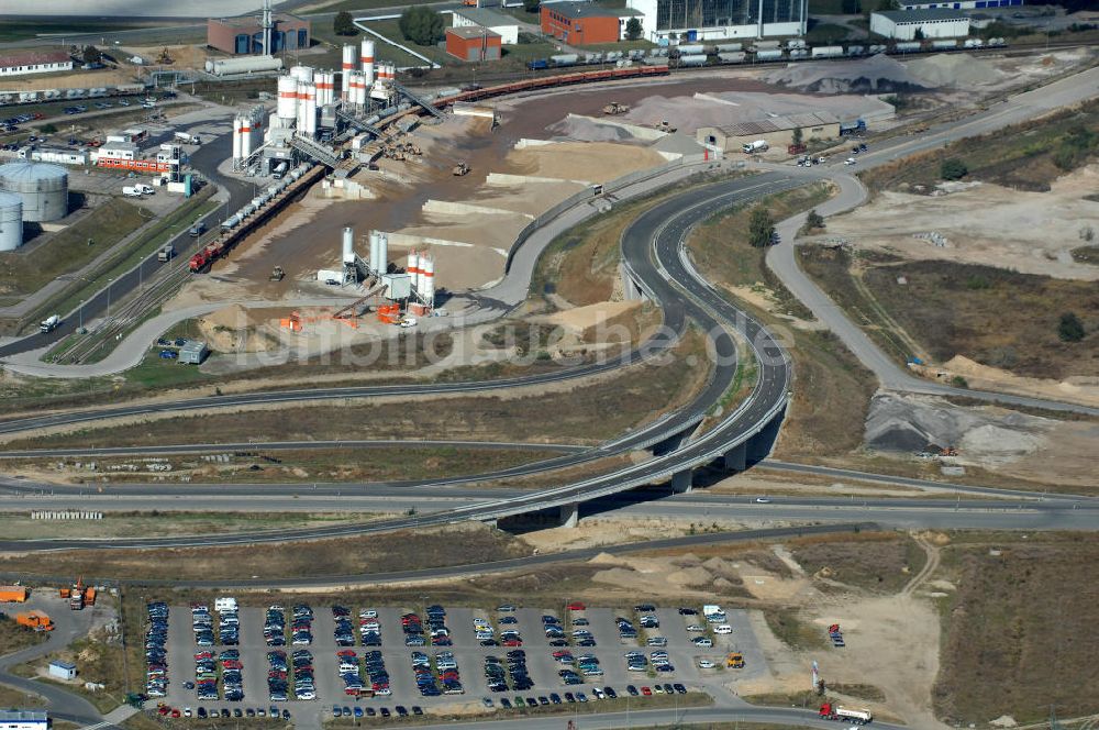 Schönefeld von oben - Straßenführung zum Flughafen Berlin-Schönefeld BBI (SXF) im Nordosten