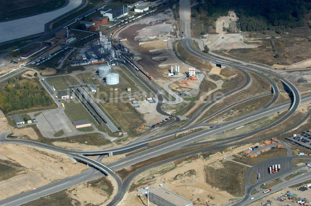 Luftaufnahme Schönefeld - Straßenführung zum Flughafen Berlin-Schönefeld BBI (SXF) im Nordosten