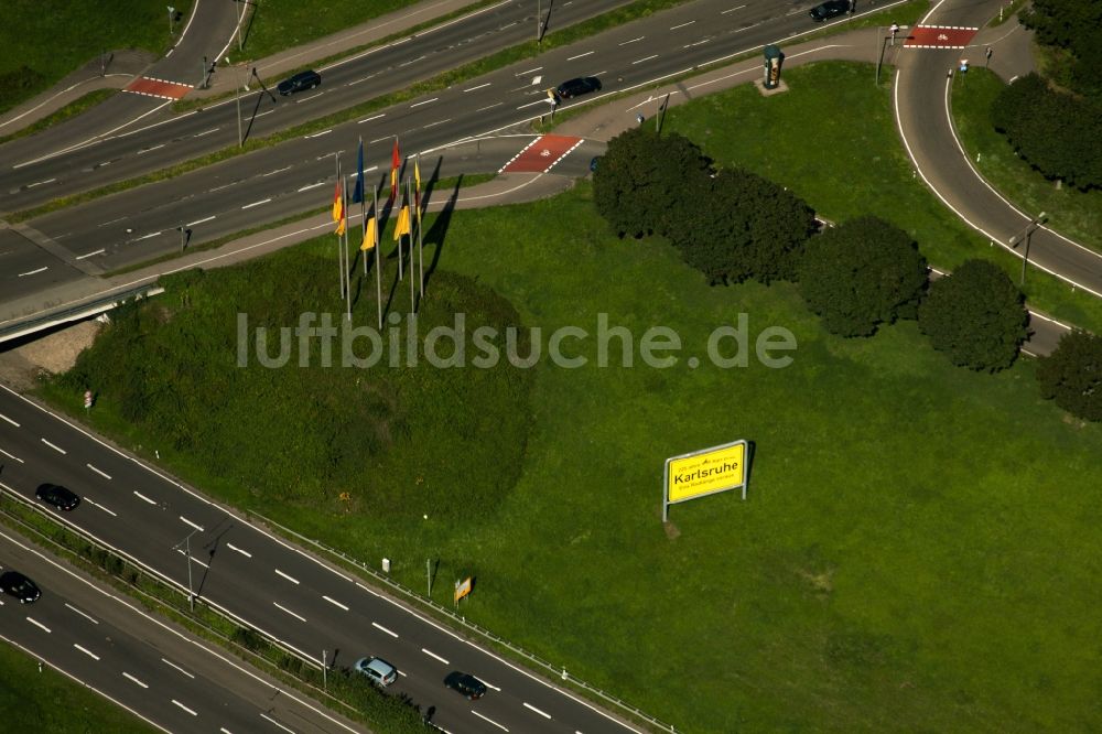 Karlsruhe aus der Vogelperspektive: Straßenkreuzung B10 mit Ettlinger Alleee in Karlsruhe im Bundesland Baden-Württemberg