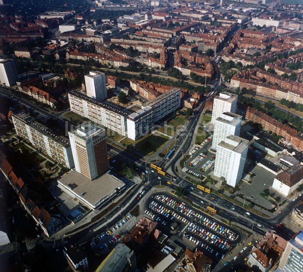 Erfurt aus der Vogelperspektive: Straßenkreuzung Juri-Gagarin-Ring / Krämpferstraße in Erfurt im Bundesland Thüringen