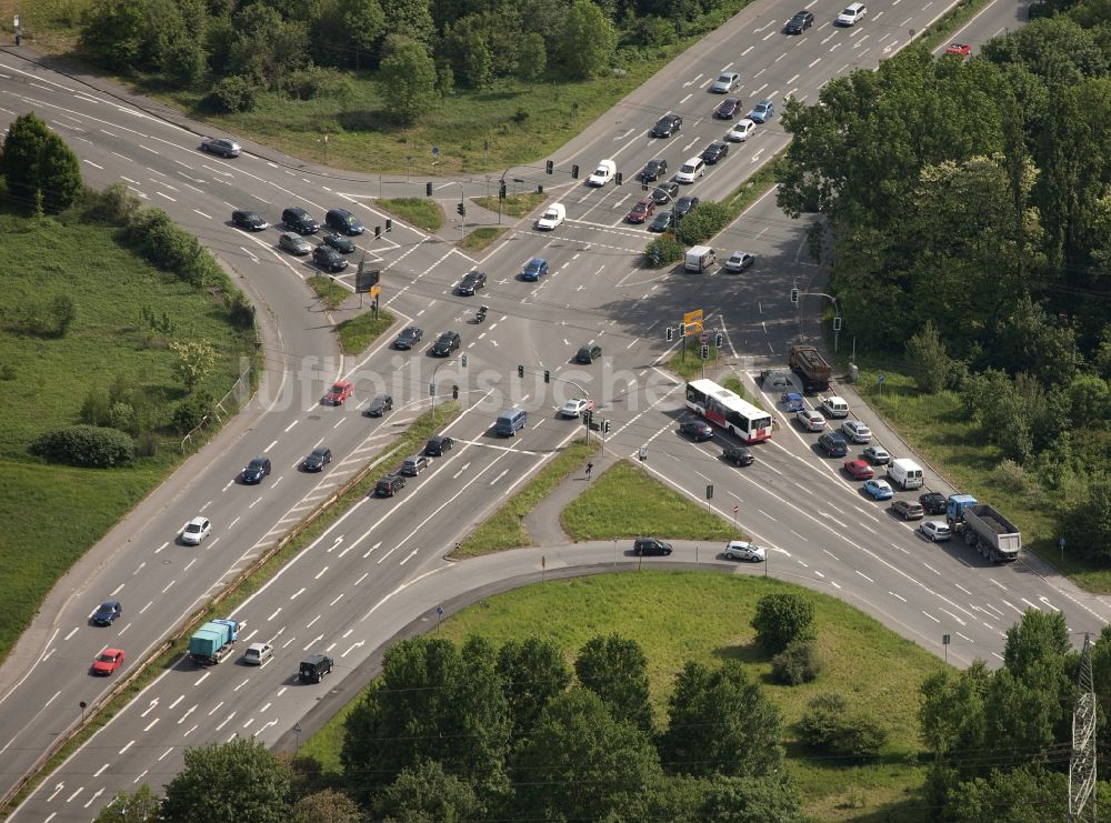 Luftbild Bottrop - Straßenkreuzung Prosperstraße - Arensbergstraße an der Bundesstraße B224 in Bottrop im Bundesland Nordrhein-Westfalen