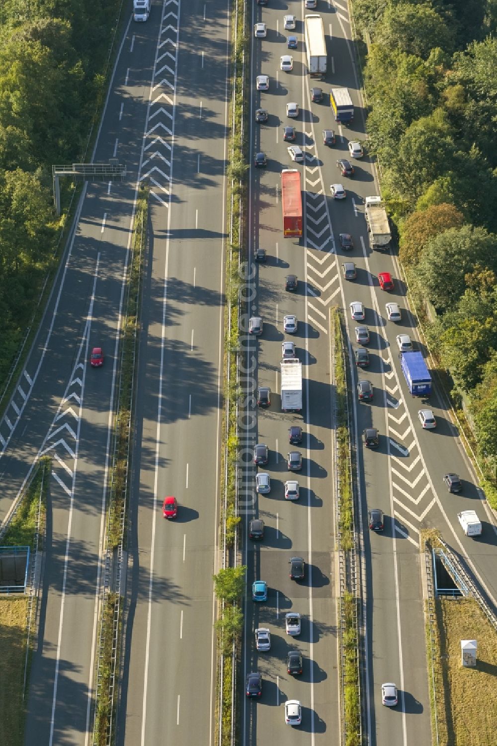 Recklinghausen von oben - Straßenverkehr Stau auf der Autobahn BAB A43 zum Autobahnkreuz A43 und A2 bei Recklinghausen im Bundesland Nordrhein-Westfalen