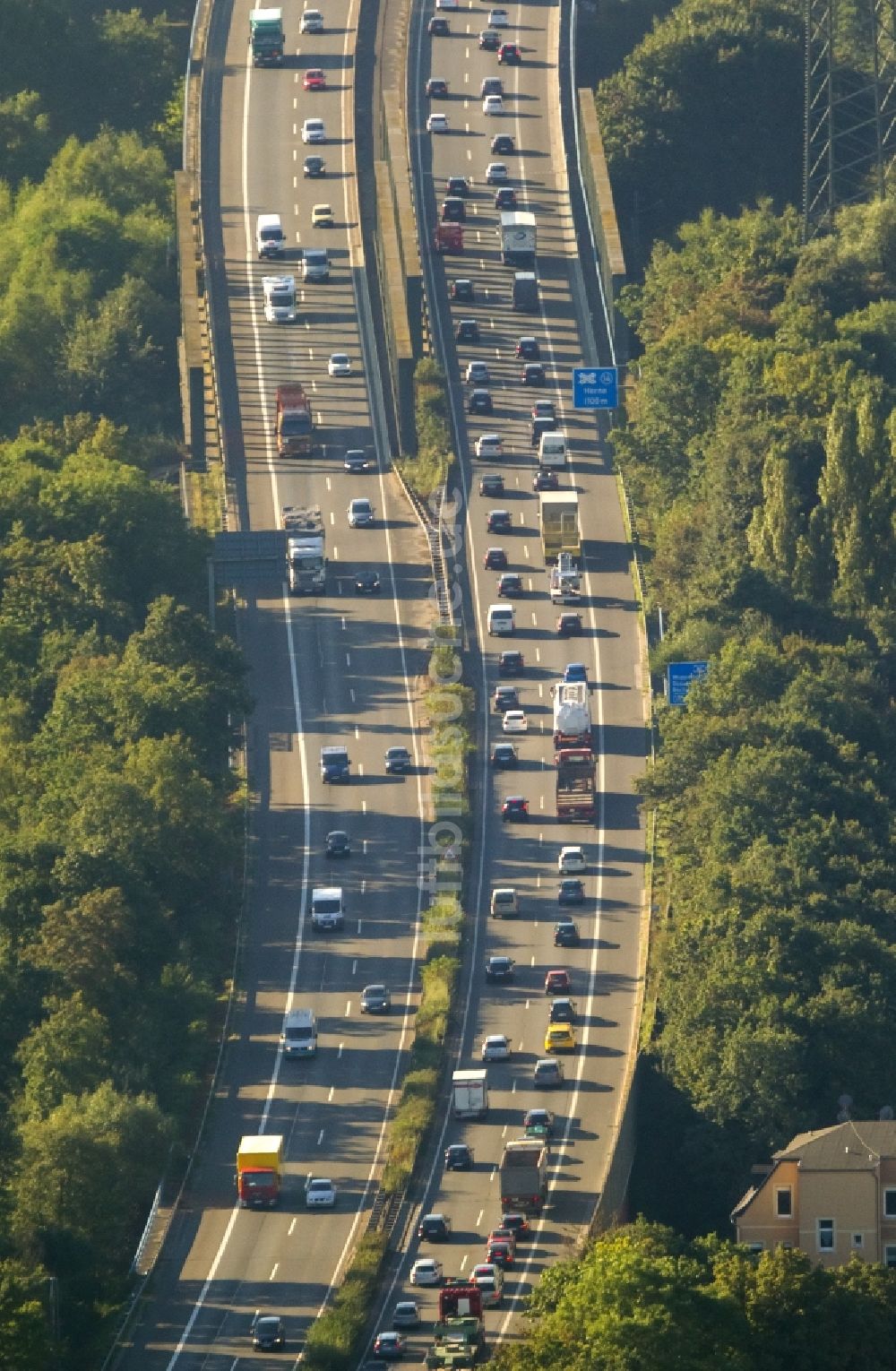 Recklinghausen aus der Vogelperspektive: Straßenverkehr Stau auf der Autobahn BAB A43 zum Autobahnkreuz A43 und A2 bei Recklinghausen im Bundesland Nordrhein-Westfalen