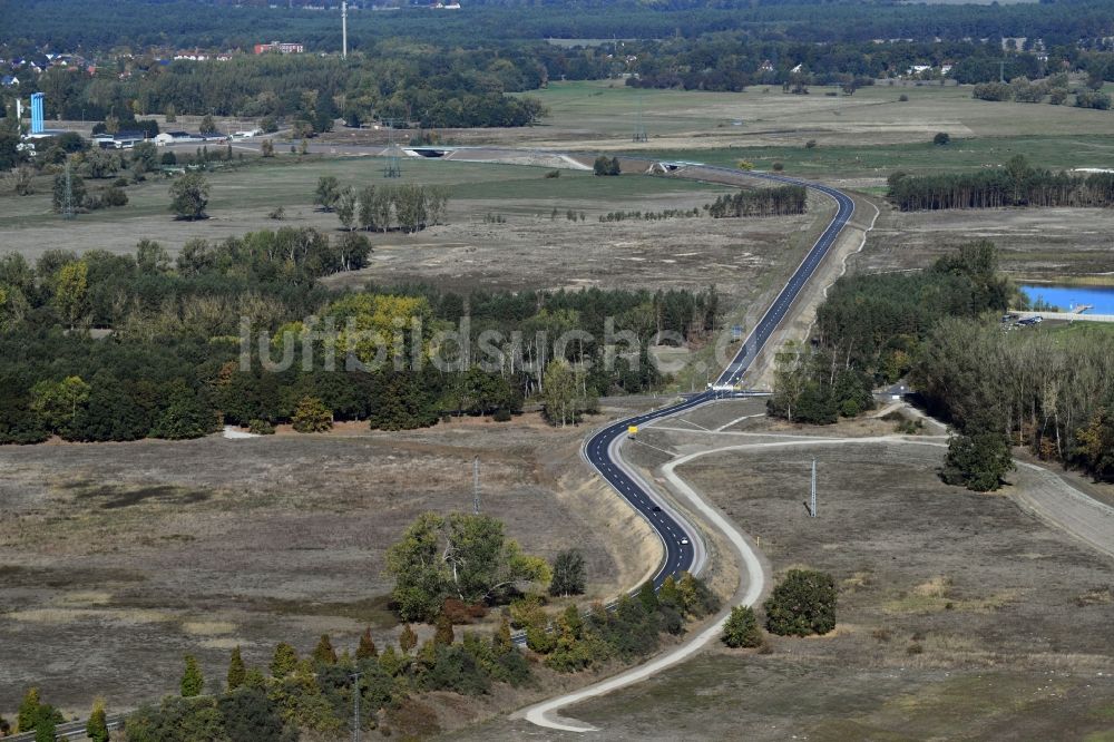 Breese aus der Vogelperspektive: Straßenverlauf der OU L11 in Breese im Bundesland Brandenburg, Deutschland