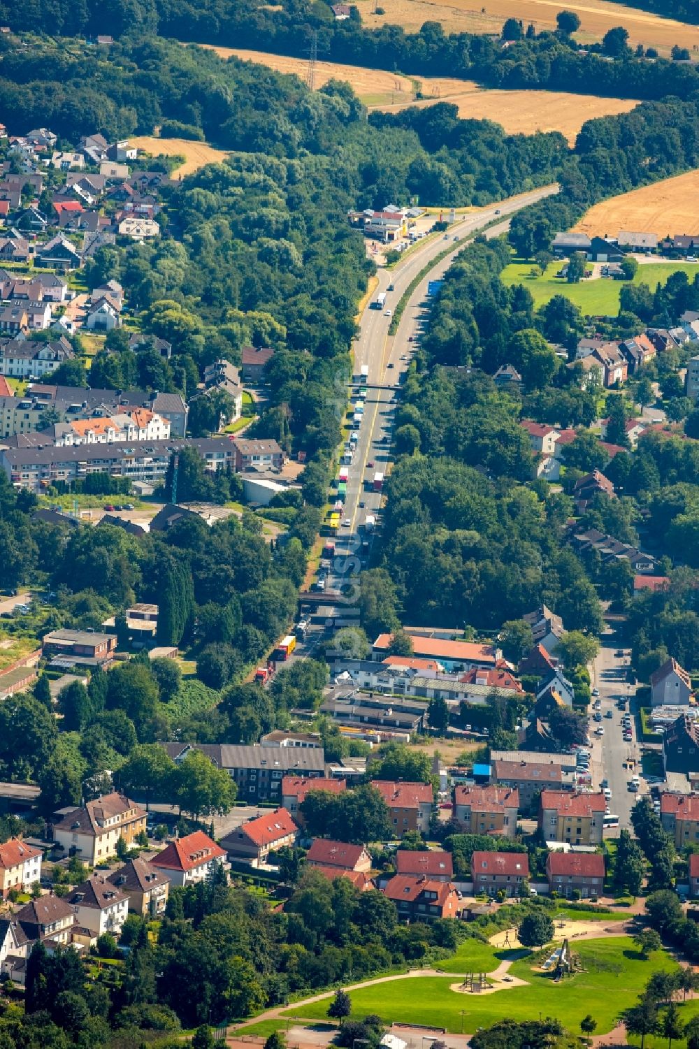 Gelsenkirchen von oben - Straßenverlauf der Bundesstraße B224 in Gelsenkirchen im Bundesland Nordrhein-Westfalen