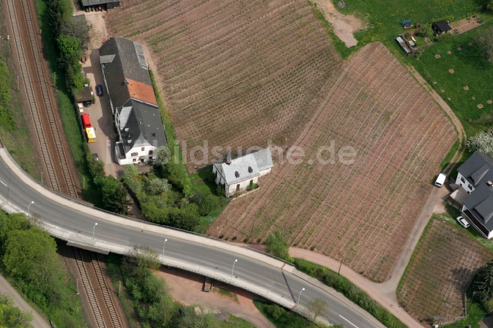 Luftaufnahme Trier - Straßenverlauf, Felder und Bauernhof im Ortsbezirk Feyen in Trier im Bundesland Rheinland-Pfalz