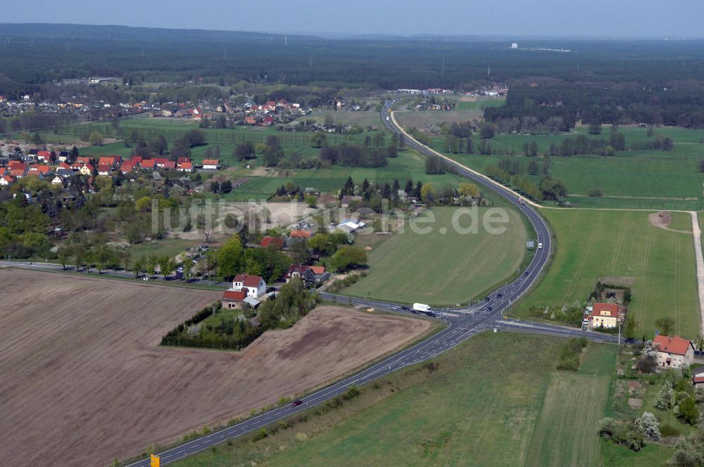 BEELITZ von oben - Strassenverlauf der B2 Ortsumgehung Beelitz